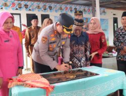 Sentuhan Kemanusiaan Kembalikan Senyum Warga, Kapolres Mura Serahkan Kunci Bedah Rumah Donasi Personel