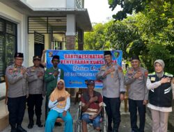 Kapolres Musi Rawas Serahkan Bantuan Kursi Roda Kepada Warga Yang Membutuhkan 