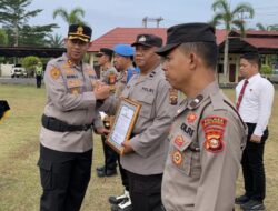 Kapolres Musi Rawas Beri Penghargaan kepada Puluhan Personel Berprestasi