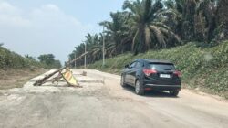 Pelaksana Tidak Profesional, Proyek CSR Rp.11 Miliyar Lebih di Jalan Simpang Raja Asal Jadi 